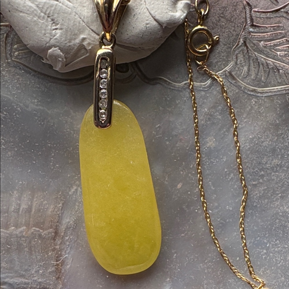 10k yellow gold jade pendant with diamond accents and 18” chain. - Picture 2 of 3